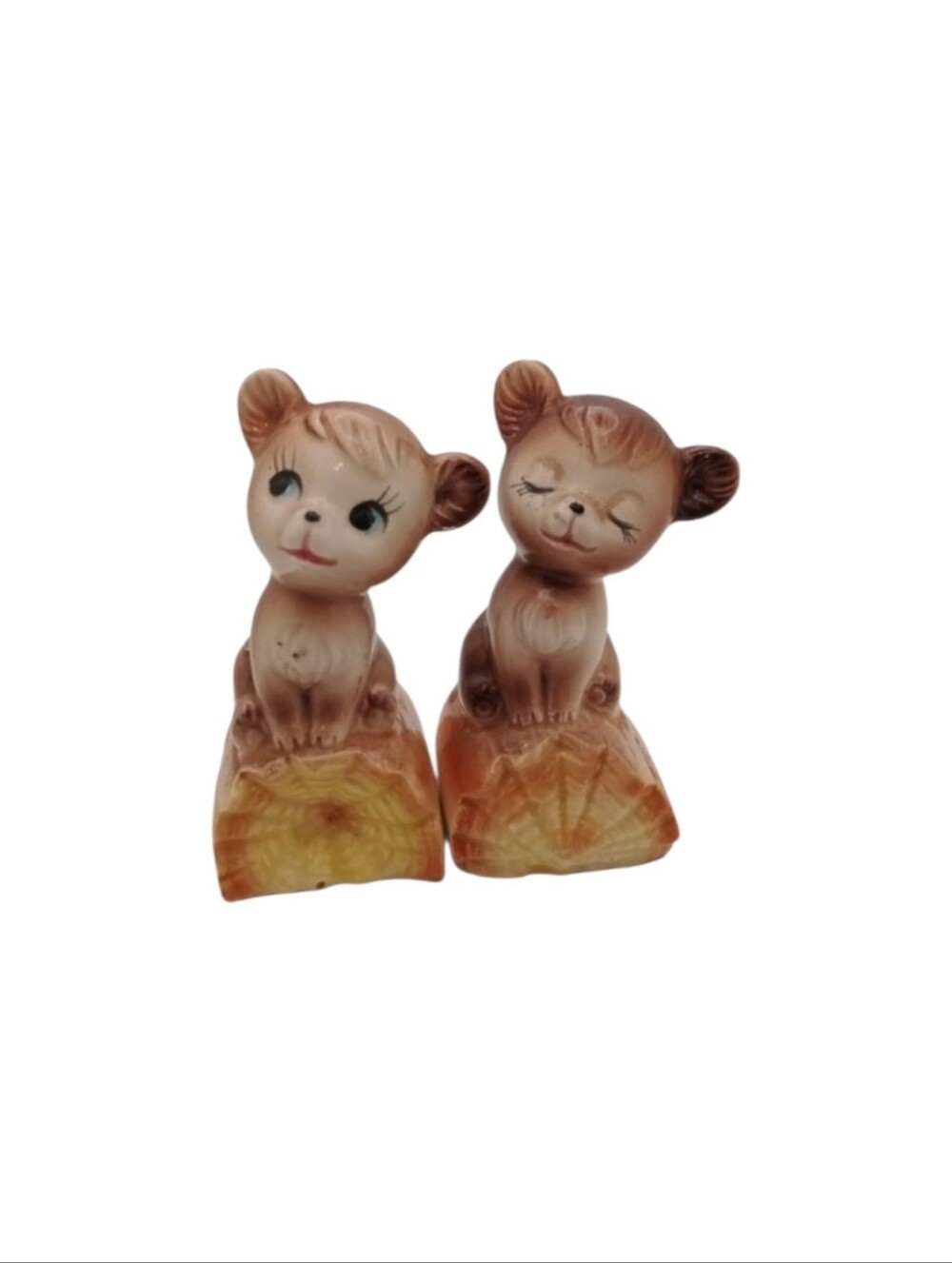 Vintage Bear Couple On a Log Collectible Giftcraft Salt and Pepper Shaker Set!